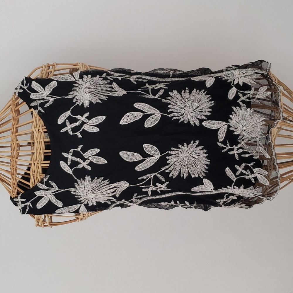 🖤 3/$15 Lace Overlay Top